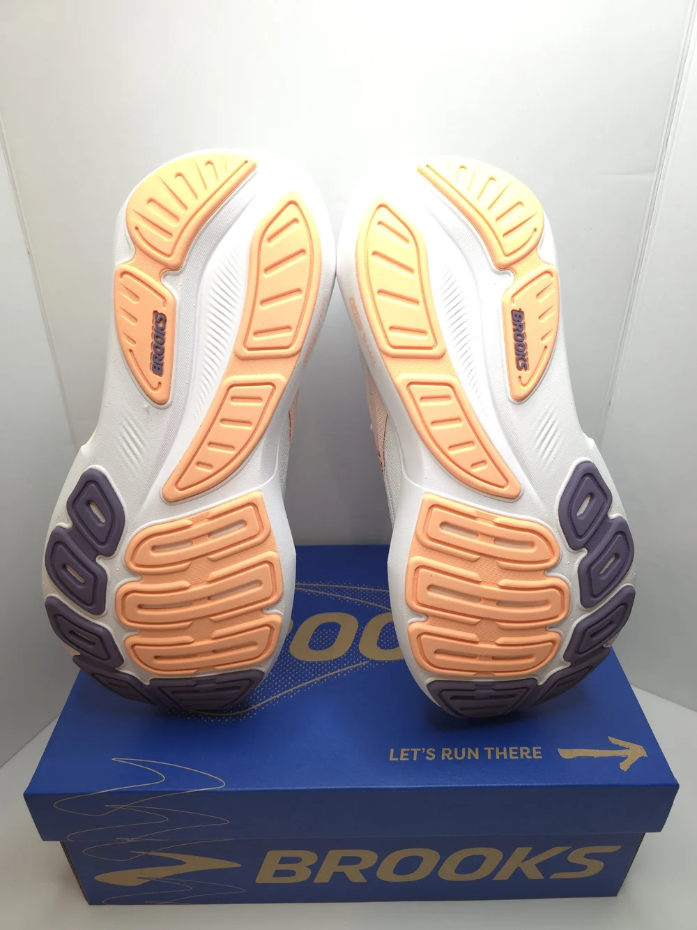 Size 8.5W Brooks Revel 9 white/cyber peach/purple